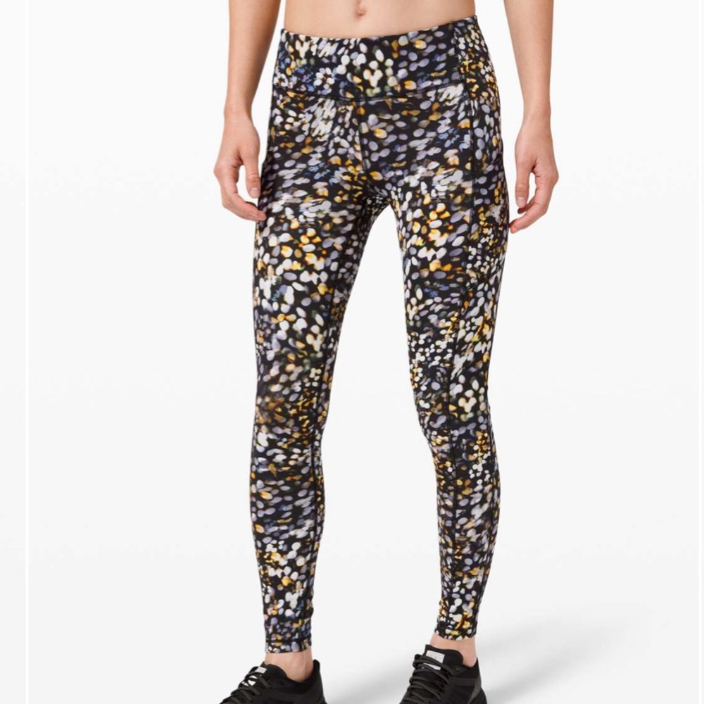 🚨NWT Lululemon Speed Up Tight 28" *Full-On Luxtreme
Metropolis Glow‎ Multi